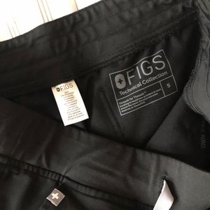 FIGS Black Jogger Scrub Bottoms